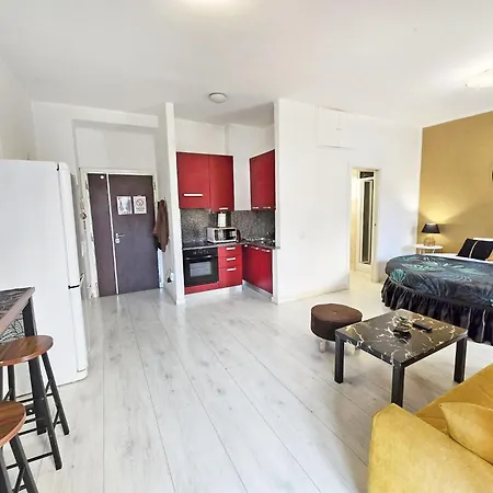 Apartment Yellow Rom